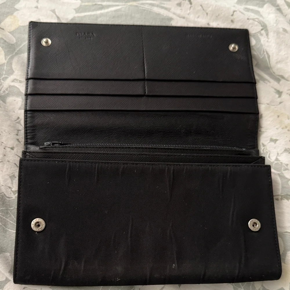 Authentic Vintage Prada Black nylon wallet. Leather inside - Miranda Approved! - Picture 2 of 5